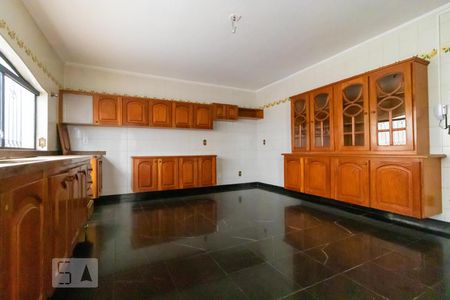 Casa à venda com 650m², 4 quartos e 8 vagas Casa à venda com 650m², 4 quartos e 8 vagasCozinha
