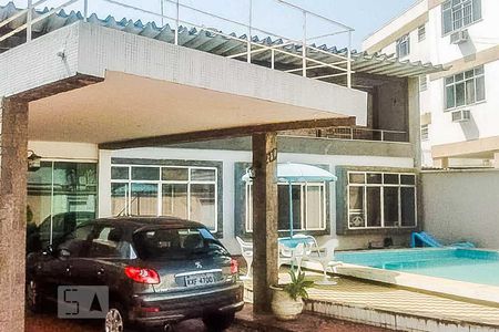 Casa à venda com 210m², 3 quartos e 3 vagasFachada