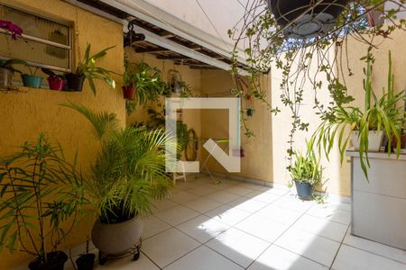 Casa à venda com 125m², 2 quartos e 1 vaga Casa à venda com 125m², 2 quartos e 1 vagaQuintal/Lavanderia