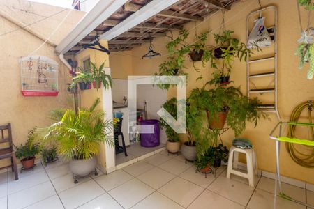 Casa à venda com 125m², 2 quartos e 1 vaga Casa à venda com 125m², 2 quartos e 1 vagaQuintal/Lavanderia