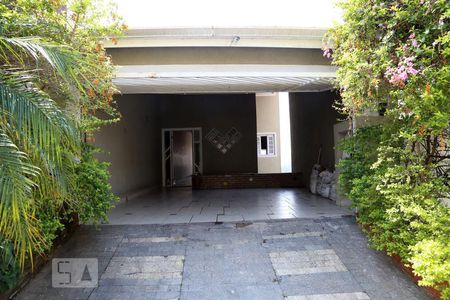 Casa à venda com 400m², 3 quartos e 2 vagasFachada