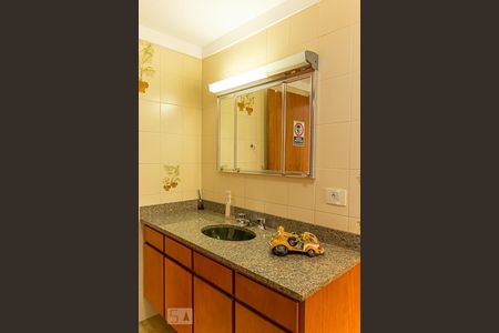 Apartamento à venda com 240m², 4 quartos e 3 vagasBanheiro da Suíte 2