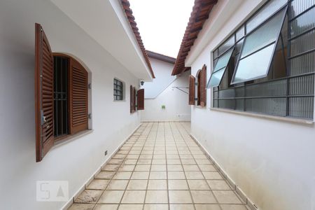 Casa à venda com 200m², 3 quartos e 4 vagasCorredor Lateral