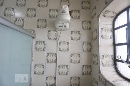 Casa à venda com 200m², 3 quartos e 4 vagasBanheiro - Chuveiro