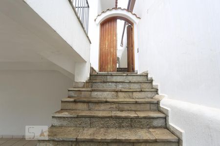 Casa à venda com 200m², 3 quartos e 4 vagasEscadas de Entrada