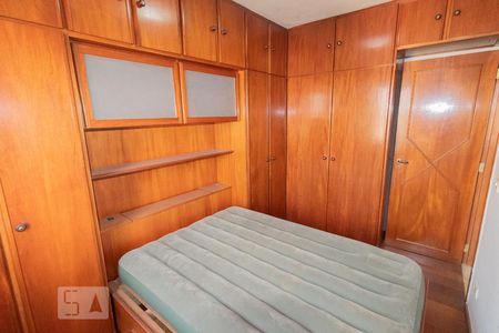 Dormitório 2 de apartamento para alugar com 2 quartos, 51m² em Vila Mangalot, São Paulo