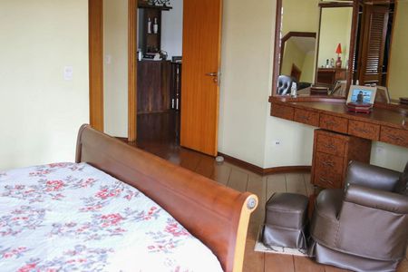 Casa à venda com 320m², 4 quartos e 4 vagas Casa à venda com 320m², 4 quartos e 4 vagasQuarto 4