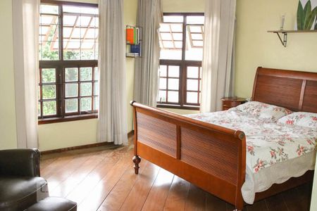 Casa à venda com 320m², 4 quartos e 4 vagas Casa à venda com 320m², 4 quartos e 4 vagasQuarto 4