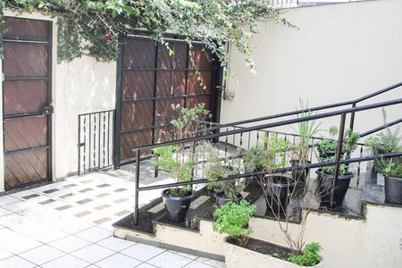 Casa à venda com 320m², 4 quartos e 4 vagas Casa à venda com 320m², 4 quartos e 4 vagasQuintal