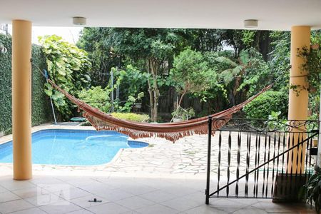 Casa à venda com 320m², 4 quartos e 4 vagas Casa à venda com 320m², 4 quartos e 4 vagasPiscina