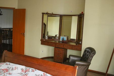 Casa à venda com 320m², 4 quartos e 4 vagas Casa à venda com 320m², 4 quartos e 4 vagasQuarto 4