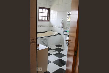 Casa à venda com 320m², 4 quartos e 4 vagas Casa à venda com 320m², 4 quartos e 4 vagasBanheiro