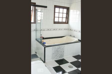 Casa à venda com 320m², 4 quartos e 4 vagas Casa à venda com 320m², 4 quartos e 4 vagasBanheiro