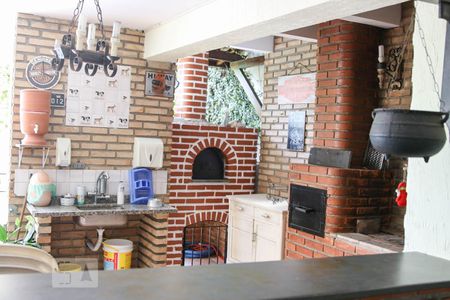 Casa à venda com 320m², 4 quartos e 4 vagas Casa à venda com 320m², 4 quartos e 4 vagasCozinha rustica