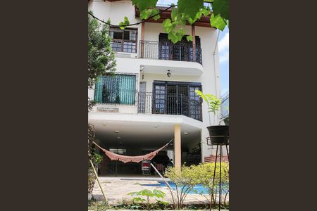 Casa à venda com 320m², 4 quartos e 4 vagas Casa à venda com 320m², 4 quartos e 4 vagasQuintal