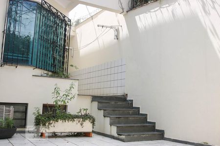 Casa à venda com 320m², 4 quartos e 4 vagas Casa à venda com 320m², 4 quartos e 4 vagasQuintal