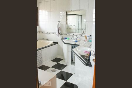 Casa à venda com 320m², 4 quartos e 4 vagas Casa à venda com 320m², 4 quartos e 4 vagasBanheiro