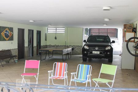 Casa à venda com 320m², 4 quartos e 4 vagas Casa à venda com 320m², 4 quartos e 4 vagasSalão