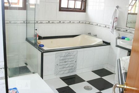 Casa à venda com 320m², 4 quartos e 4 vagas Casa à venda com 320m², 4 quartos e 4 vagasBanheiro