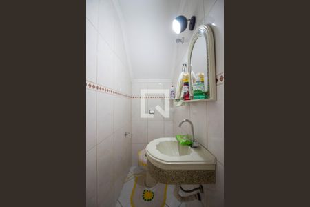 Casa de condomínio à venda com 177m², 3 quartos e 2 vagasLavabo