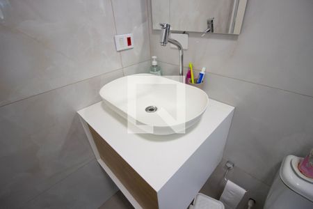 Casa de condomínio à venda com 177m², 3 quartos e 2 vagasBanheiro 2