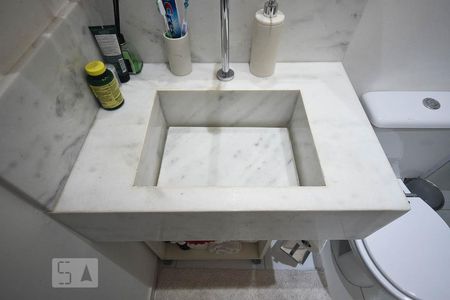 Casa à venda com 120m², 3 quartos e 2 vagas Casa à venda com 120m², 3 quartos e 2 vagasDetalhe do Banheiro Suíte