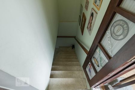 Casa à venda com 260m², 7 quartos e 2 vagas Casa à venda com 260m², 7 quartos e 2 vagasEscada