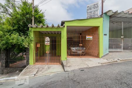 Casa à venda com 260m², 7 quartos e 2 vagas Casa à venda com 260m², 7 quartos e 2 vagasFachada