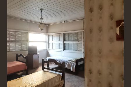 Casa à venda com 726m², 3 quartos e 2 vagas Casa à venda com 726m², 3 quartos e 2 vagasSuíte