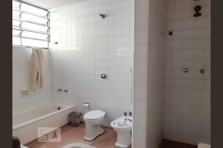 Casa à venda com 726m², 3 quartos e 2 vagas Casa à venda com 726m², 3 quartos e 2 vagasBanheiro da Suíte