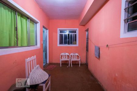 Casa à venda com 100m², 2 quartos e 6 vagas Casa à venda com 100m², 2 quartos e 6 vagasQuintal