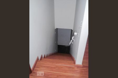 Casa à venda com 324m², 4 quartos e 4 vagasEscada