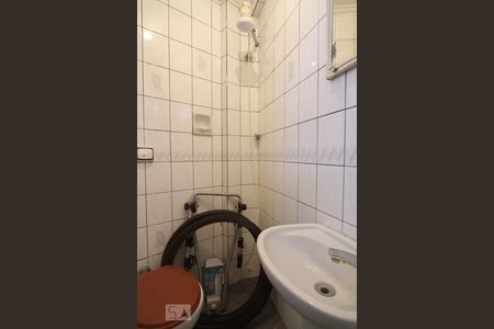 Casa à venda com 165m², 3 quartos e 2 vagas Casa à venda com 165m², 3 quartos e 2 vagasBanheiro de Serviço