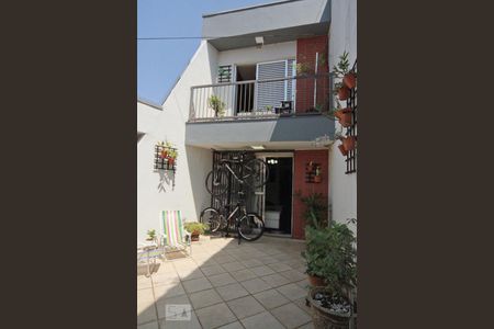 Casa à venda com 165m², 3 quartos e 2 vagas Casa à venda com 165m², 3 quartos e 2 vagasÁrea Externa