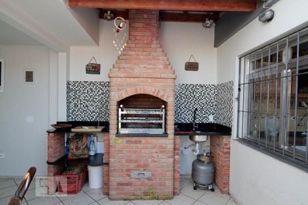 Casa à venda com 165m², 3 quartos e 2 vagas Casa à venda com 165m², 3 quartos e 2 vagasChurrasqueira