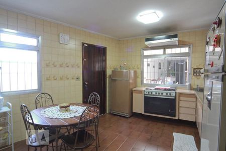 Casa à venda com 165m², 3 quartos e 2 vagas Casa à venda com 165m², 3 quartos e 2 vagasCozinha