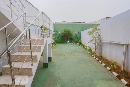 Casa à venda com 192m², 3 quartos e 4 vagas Casa à venda com 192m², 3 quartos e 4 vagasQuintal