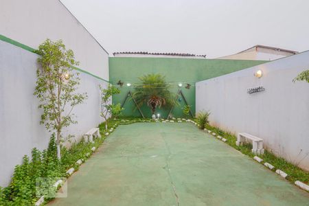 Casa à venda com 192m², 3 quartos e 4 vagas Casa à venda com 192m², 3 quartos e 4 vagasQuintal