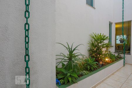 Casa à venda com 192m², 3 quartos e 4 vagas Casa à venda com 192m², 3 quartos e 4 vagasJardim lateral