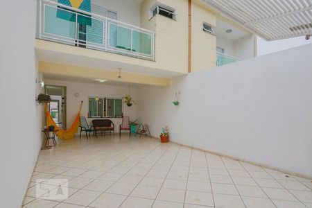 Casa à venda com 192m², 3 quartos e 4 vagas Casa à venda com 192m², 3 quartos e 4 vagasGaragem