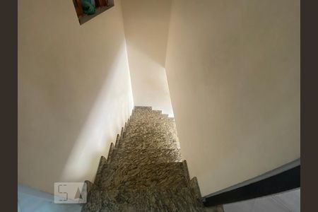 Escada de casa para alugar com 4 quartos, 350m² em Vila Talarico, São Paulo