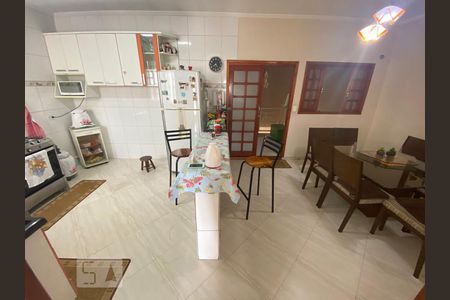 Casa para alugar com 350m², 4 quartos e 8 vagas Casa para alugar com 350m², 4 quartos e 8 vagasCozinha