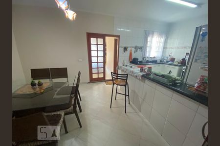Casa para alugar com 350m², 4 quartos e 8 vagas Casa para alugar com 350m², 4 quartos e 8 vagasCozinha