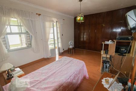 Casa à venda com 324m², 4 quartos e 3 vagas Casa à venda com 324m², 4 quartos e 3 vagasDormitório 3