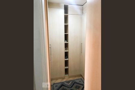 Apartamento para alugar com 122m², 2 quartos e 3 vagas Apartamento para alugar com 122m², 2 quartos e 3 vagasCloset