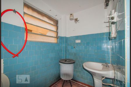 Banheiro de kitnet/studio para alugar com 1 quarto, 44m² em Aclimação, São Paulo