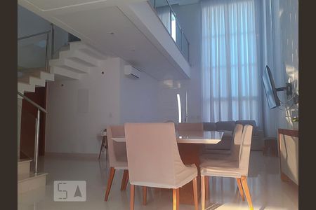 Sala de casa de condomínio para alugar com 3 quartos, 248m² em Swiss Park, Campinas