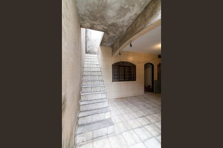 Casa à venda com 240m², 4 quartos e 2 vagasEscadas