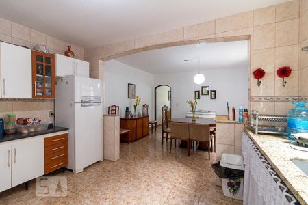 Casa à venda com 240m², 4 quartos e 2 vagasCozinha 1