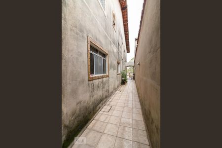 Casa à venda com 240m², 4 quartos e 2 vagasÁrea lateral externa